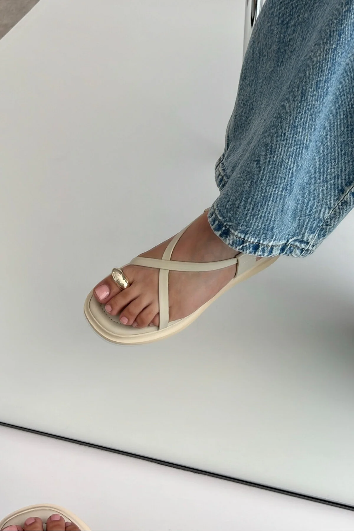 Dolly Yüzük Detaylı sandalet