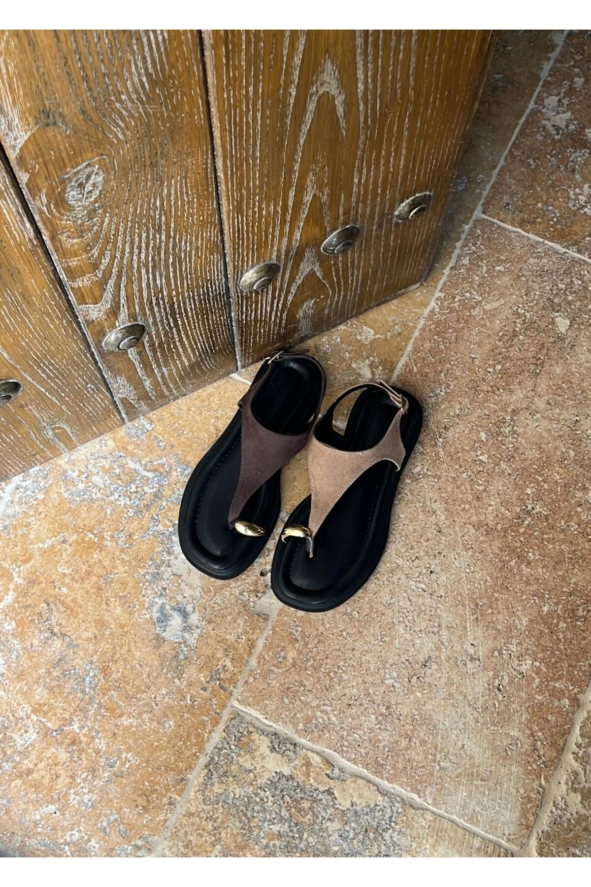 Liva Yüzüklü Sandalet