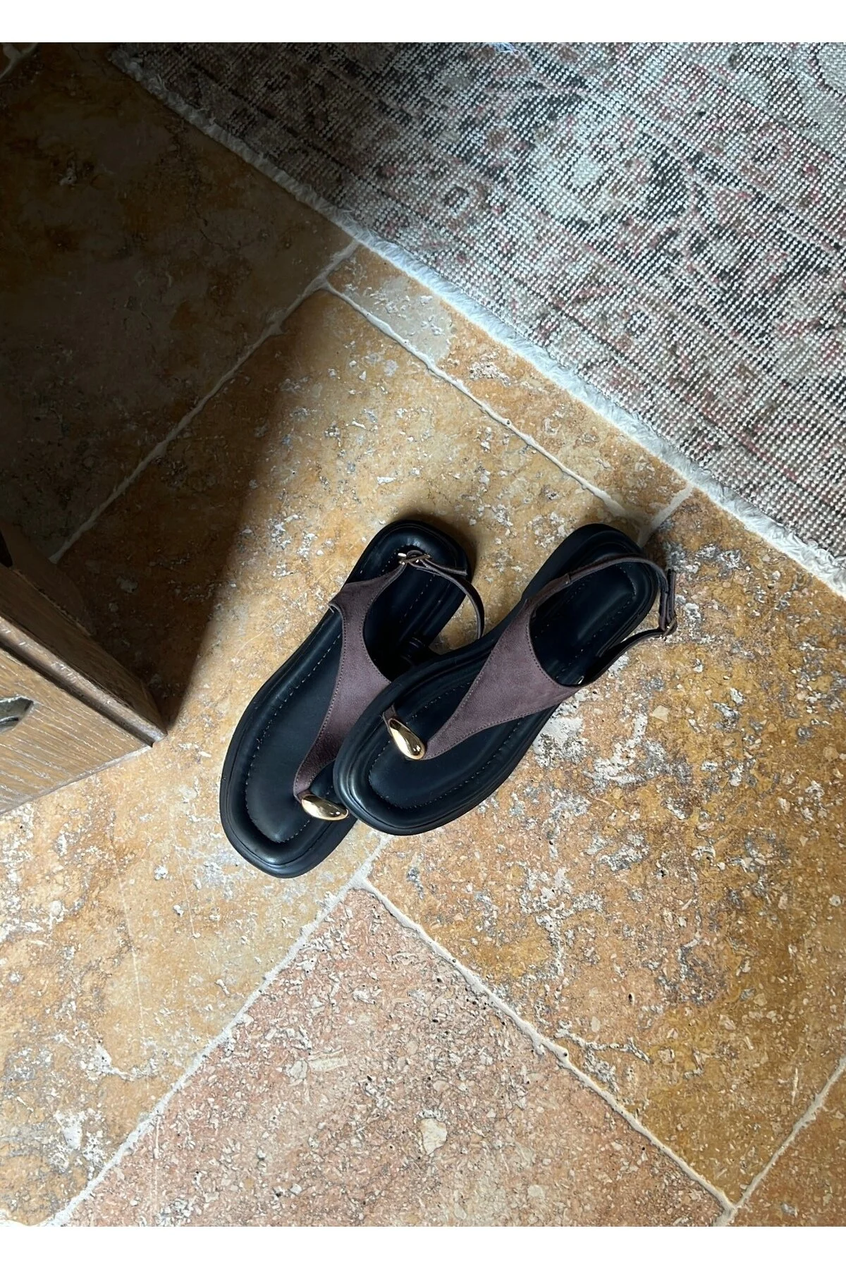 Liva Yüzüklü Sandalet